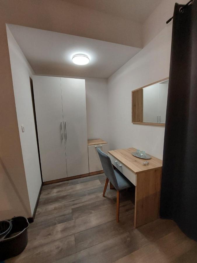 Rooms And Apartment Feral 로비니 외부 사진